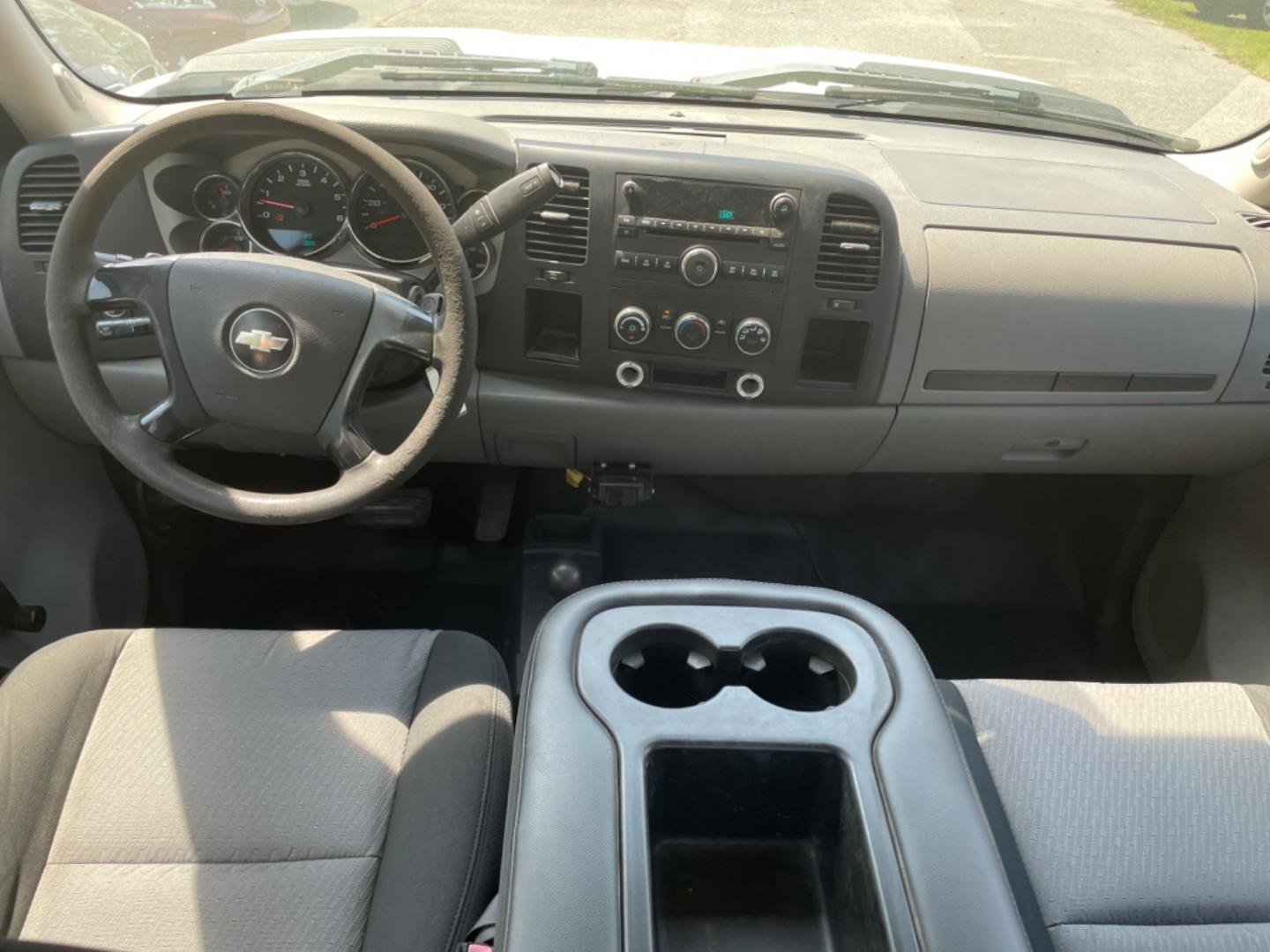 2008 WHITE CHEVROLET SILVERADO 2500H WORK TRUCK (1GCHK23KX8F) with an 6.0L engine, Automatic transmission, located at 5103 Dorchester Rd., Charleston, SC, 29418-5607, (843) 767-1122, 36.245171, -115.228050 - Well Maintained, Local Trade-in with CD/AUX/AM/FM, Cold Cold A/C, Easy-clean Vinyl Floor, Keyless Entry, Tow Package, Clean CarFax (no accidents reported!), Certified One Owner!! 171k miles Located at New Life Auto Sales! 2023 WINNER for Post & Courier's Charleston's Choice Pre-owned Car Dealer AND - Photo#12